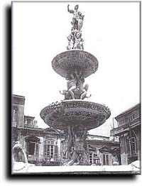 La Fontana dedicata al Fondatore nella Storica P.zza del Duomo!!!