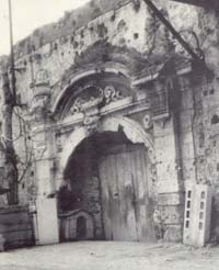 Porta dell'antica Cittadella a S.Ranieri ormai landrone di una Officina Meccanica!